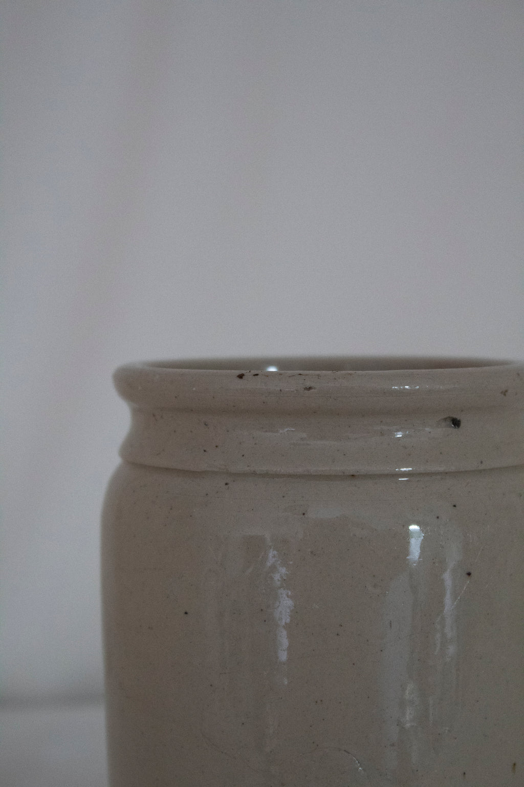 Pale Glazed Stoneware Jar - Tân