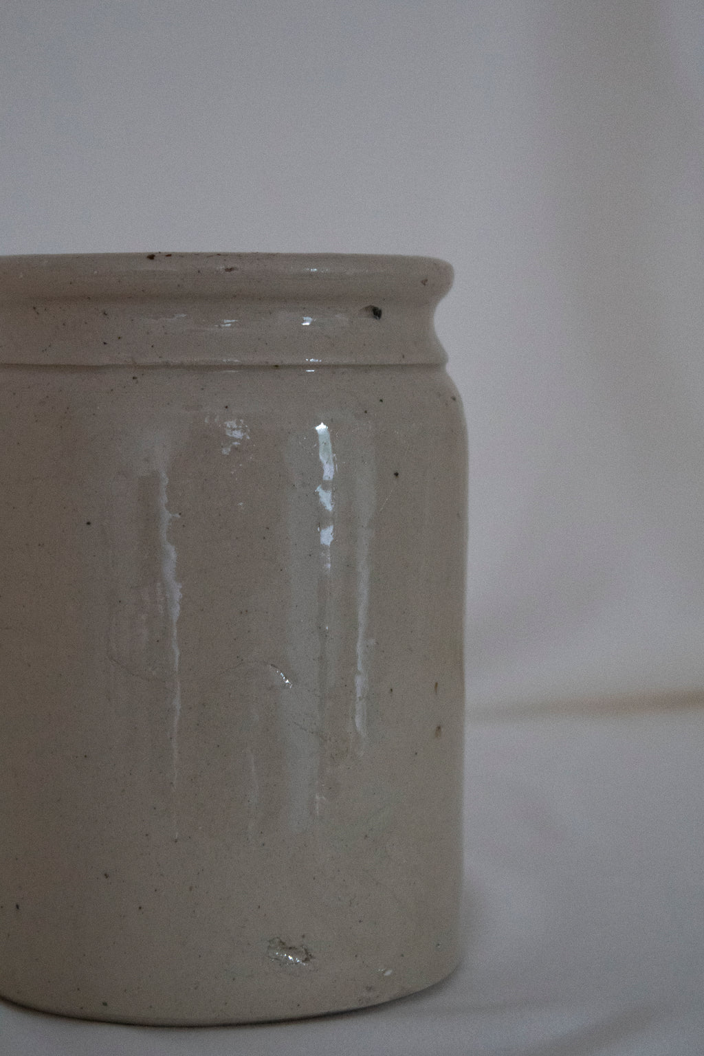 Pale Glazed Stoneware Jar - Tân