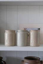 Pale Glazed Stoneware Jar - Tân