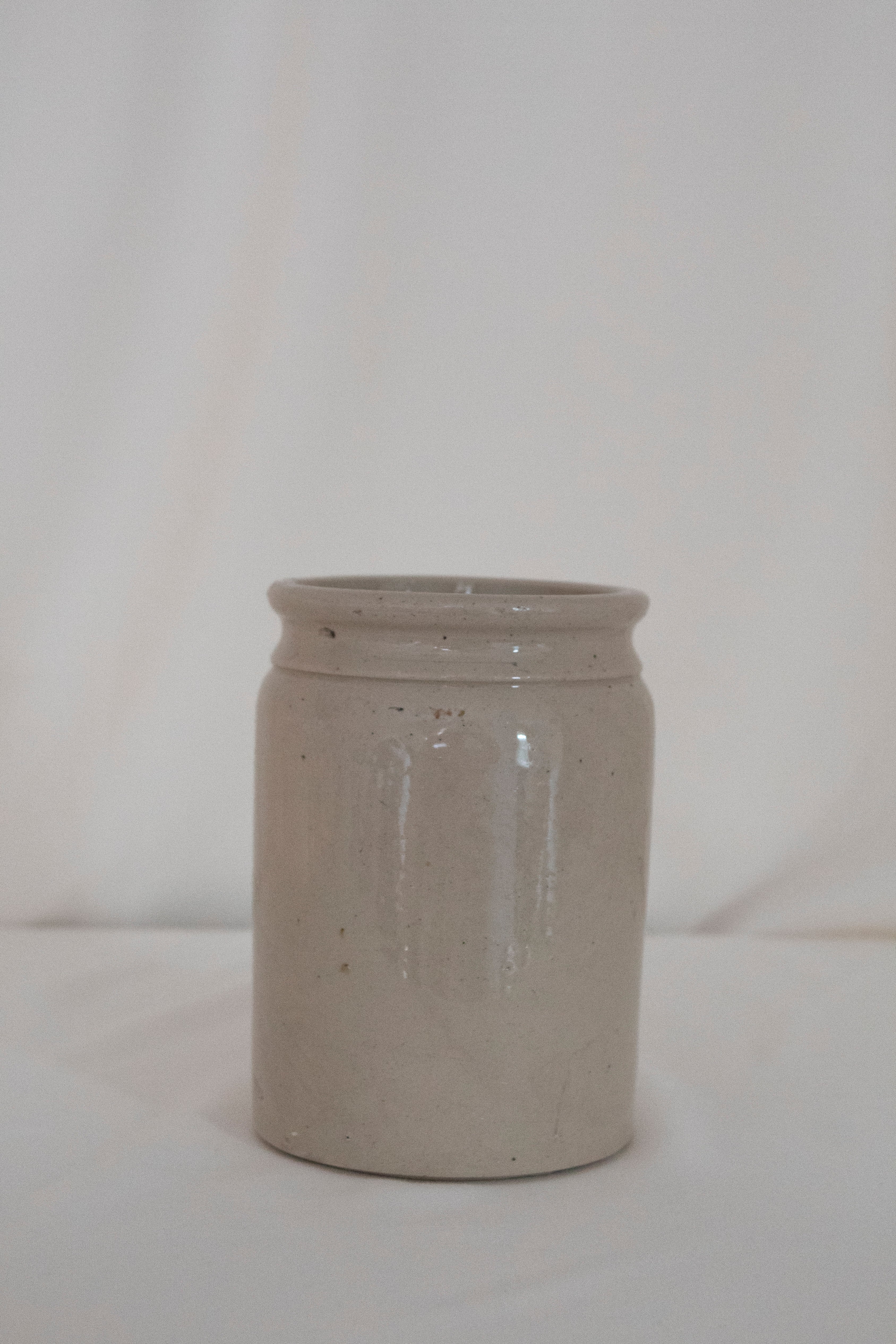 Pale Glazed Stoneware Jar - Tân