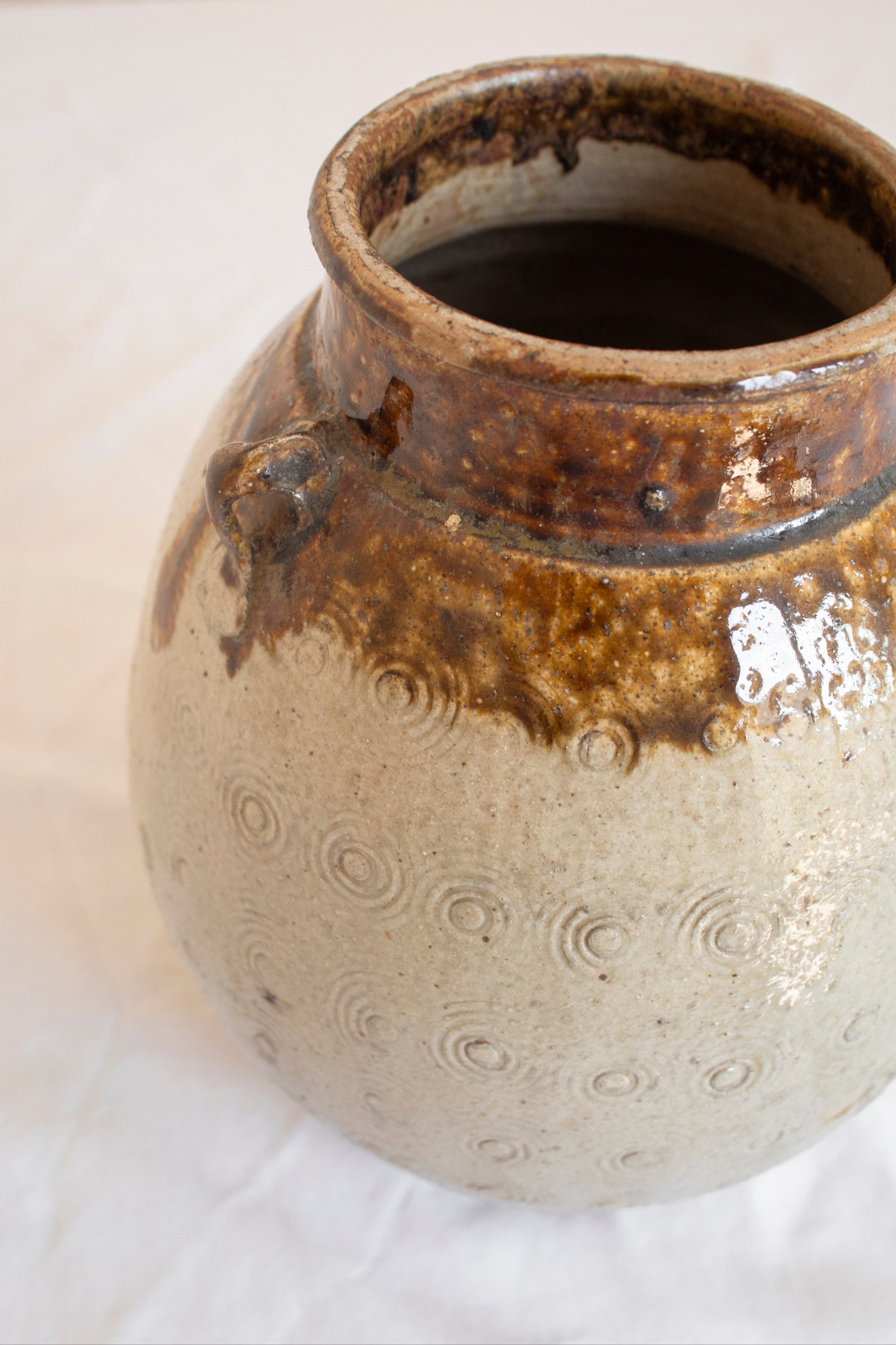 Two-Tone Olive Yunnan Pot